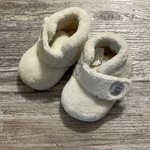 UGG Baby Booties NWOT 2/3